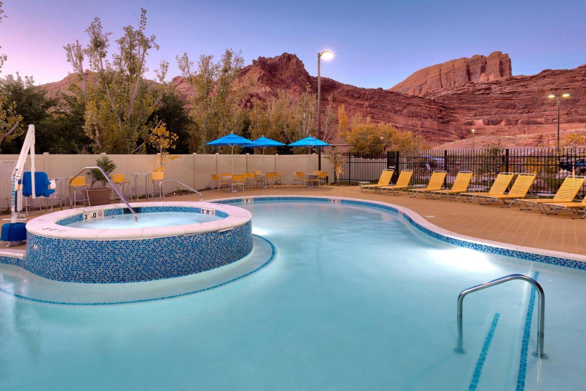 Hotel Fairfield & By Marriott 3*